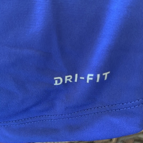 Nike woman’s long sleeve running shirt. - Picture 3 of 6